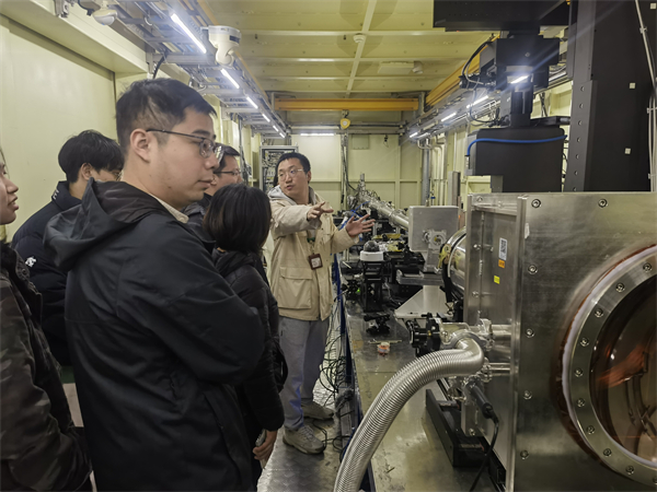 1680008595623385.jpg 图23+上海光源线站参观.jpg