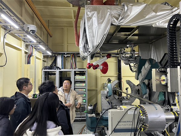 1680008608511819.jpg 图24+上海光源设备参观.jpg