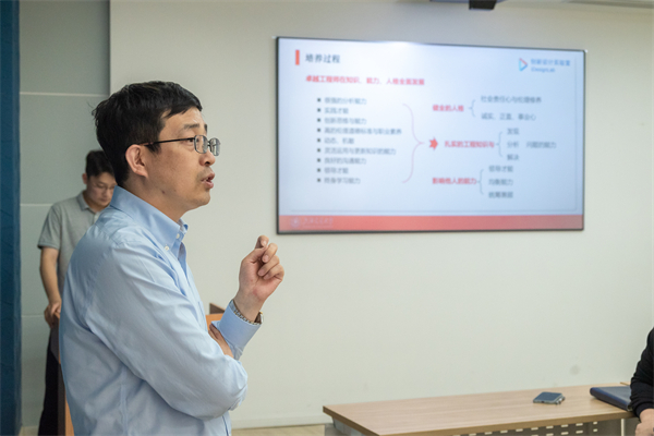 1685359336300660.jpg 图四 张执南讲话.jpg