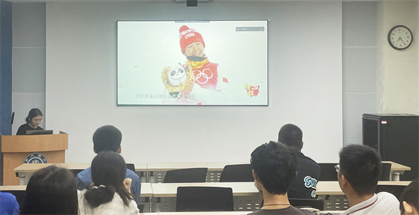 1690887608693568.jpg 图3 观看学习《榜样》.jpg