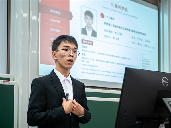 1695904467895706.jpg 图4 个人风采展示.jpg