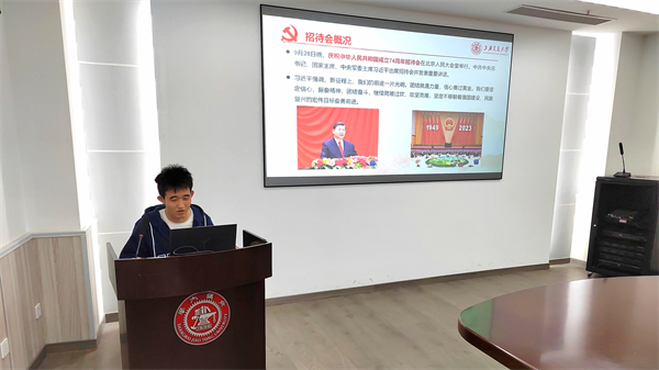 1698767520104802.jpg 图3-单玉昶带领大家学习.jpg