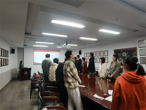 1700052242163310.jpg 图1+集体奏唱国歌.jpg