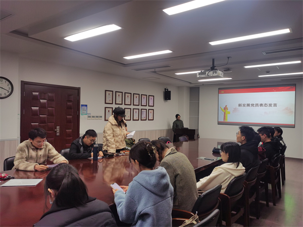 1700052255400400.jpg 图2+薛琪同志汇报个人情况.jpg