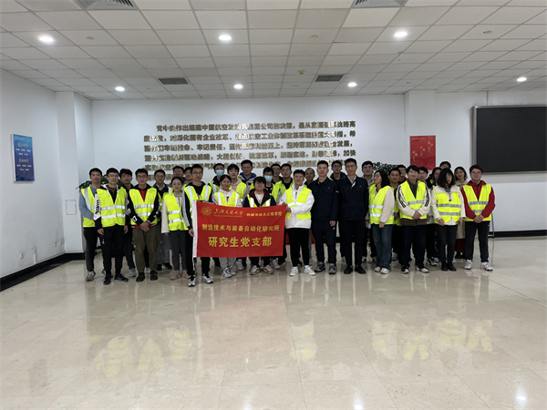 1702697949913186.jpg 图2 支部成员学习中国航发成立的历史.jpg