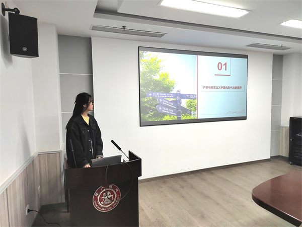 1703678642323576.jpg 图1-李昕宇同志带领大家学习.jpg