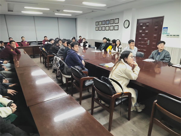 1703678678770285.jpg 图4-与会党员认真聆听.jpg