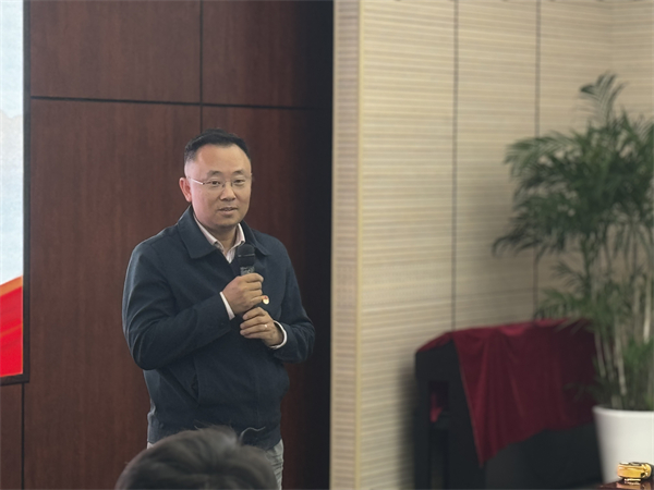 1703853879813263.jpg 图6 汪雨申老师点评讲话.jpg