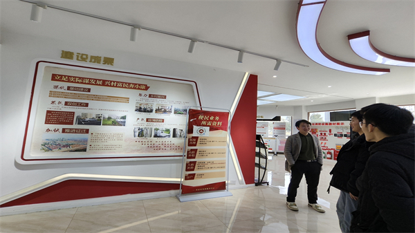 1708437176190917.jpg 图1-实践团参观上饶市苏家村.jpg