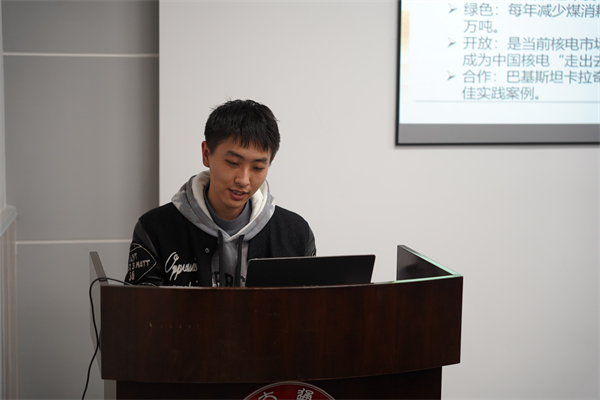 1710247985852350.jpg 图5 李东原做党课分享.jpg