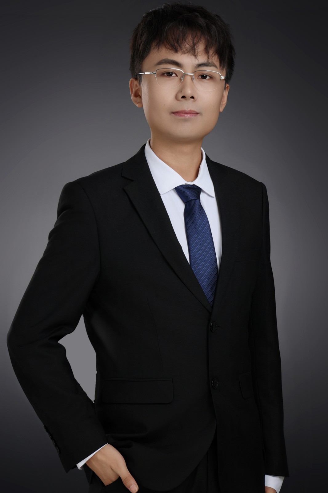 1711283935598568.jpg 王鹏-形象照.jpg