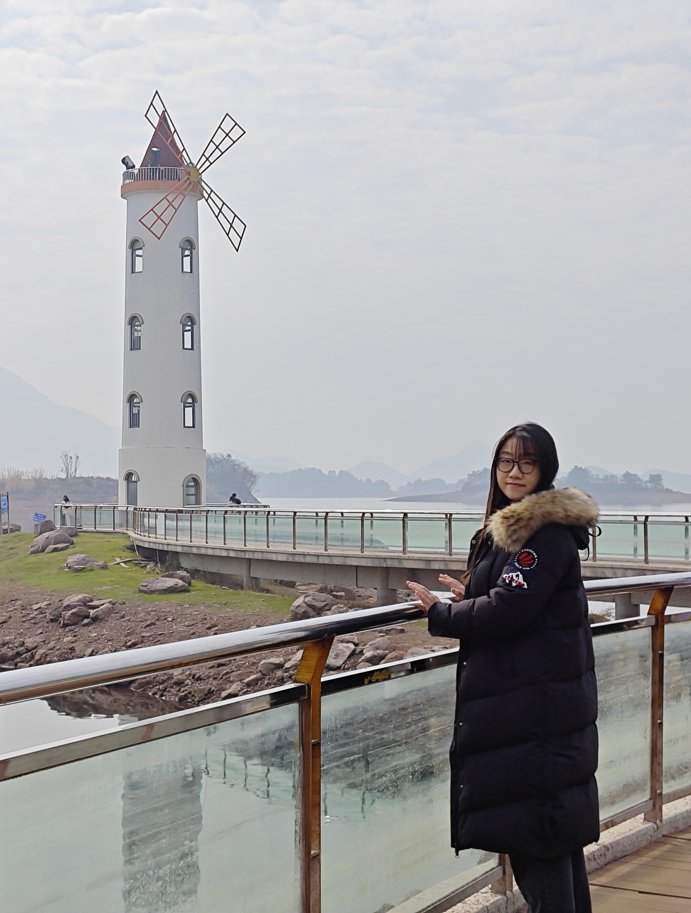 1711458825268344.png 赵月琪个人生活照.png