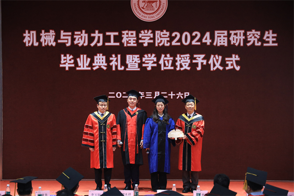 1711545826963265.jpg 图14毕业生赠礼.jpg