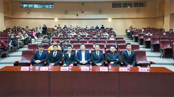 1713358279861469.jpg 图6 研究生论坛合照.jpg