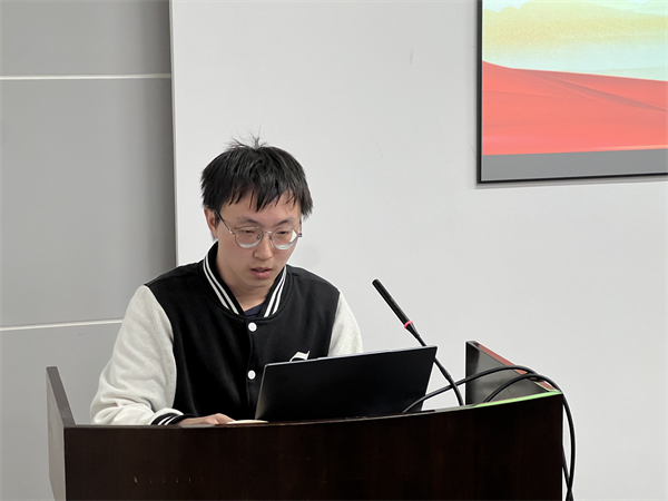 1716807636972638.jpg 图2 彭唯石做党课分享.jpg