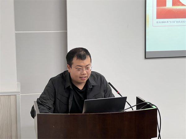 1716807645631847.jpg 图3 史昊鹏做党课分享.jpg