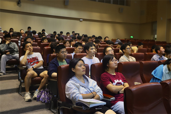 1717417512102706.jpg 图3 台下观众.jpg