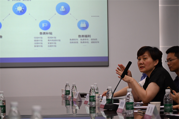 1723895562566860.jpg 图5-沈翔开展招聘政策宣讲.jpg