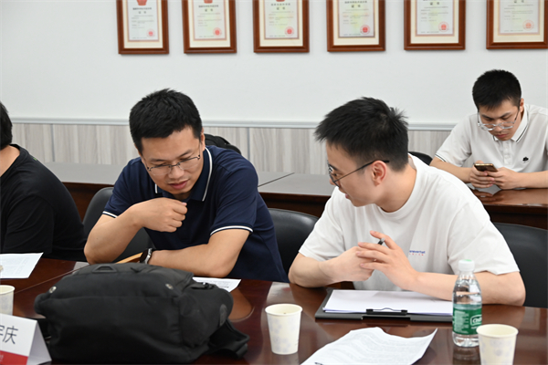 1723895737910473.jpg 图6-自由交流与现场投递简历1.jpg