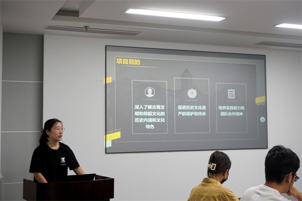 1727176847841587.jpg 图4 答辩人特写三.jpg