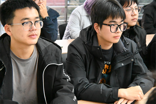 1733316963333990.jpg 观众2.jpg