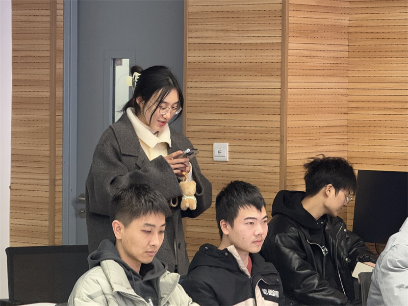 1737280377565623.jpg 图5 考察人陈依诺发言.jpg